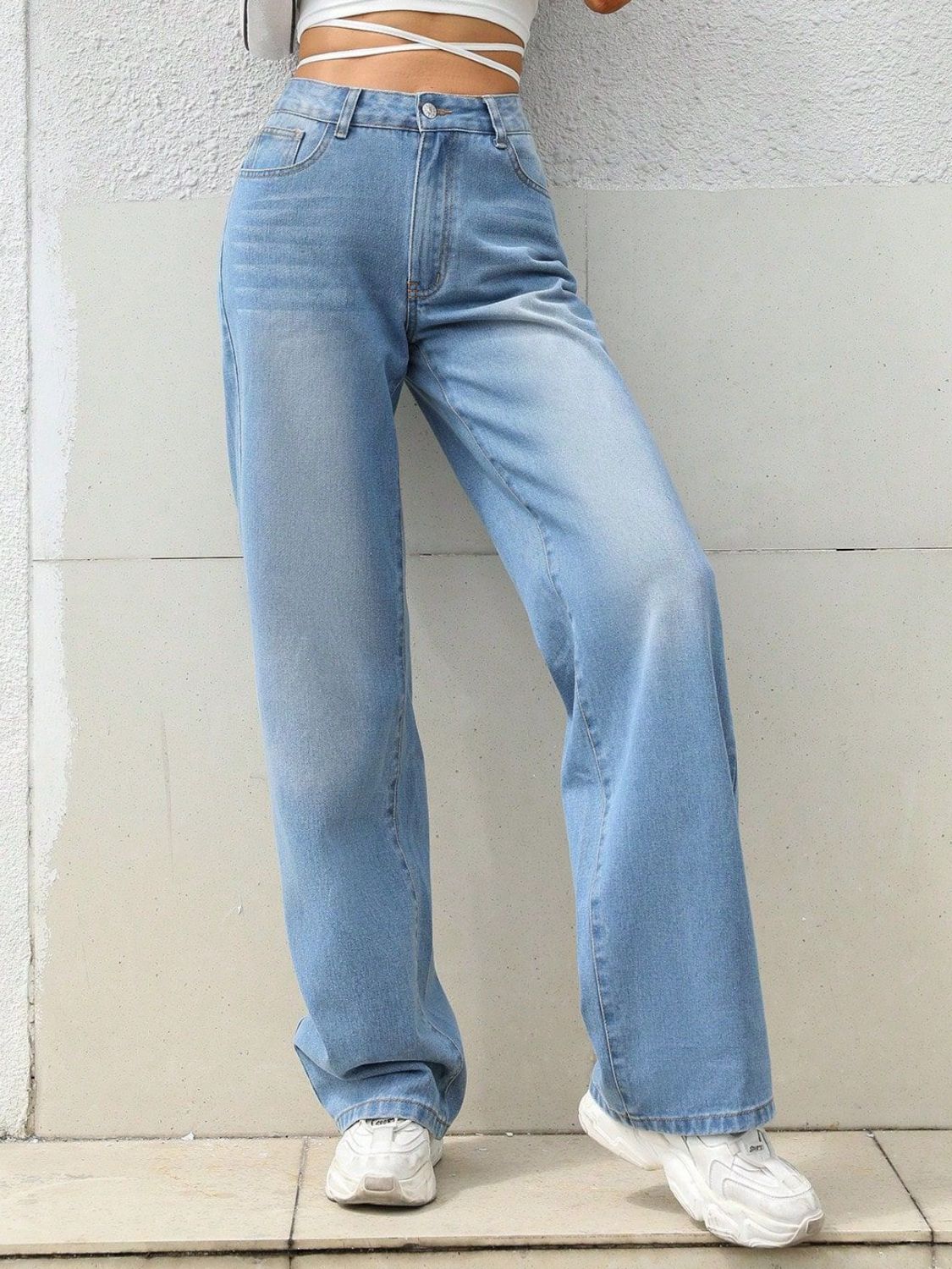 Mid Rise Wide Leg Jeans with Pockets