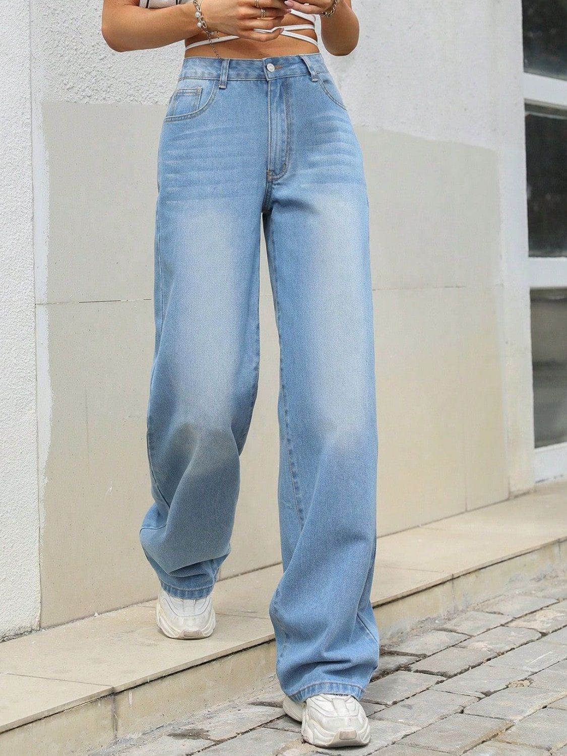 Mid Rise Wide Leg Jeans with Pockets