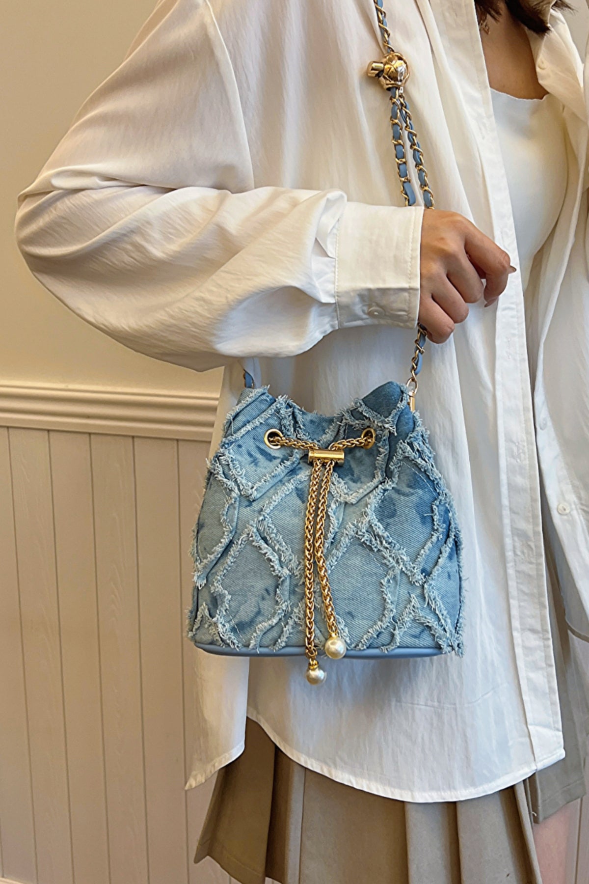 Chain Drawstring Raw Edge Denim Bucket